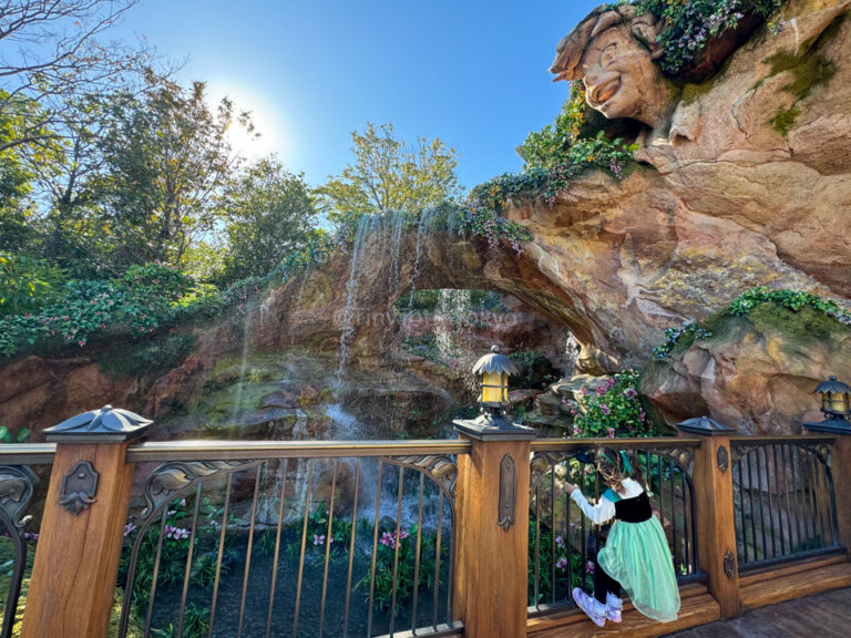 Peter pan stone sculpture tokyo disneysea fantasy springs