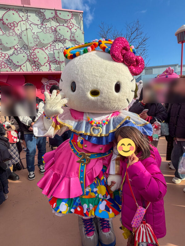a child with hello kitty at universal studios japan