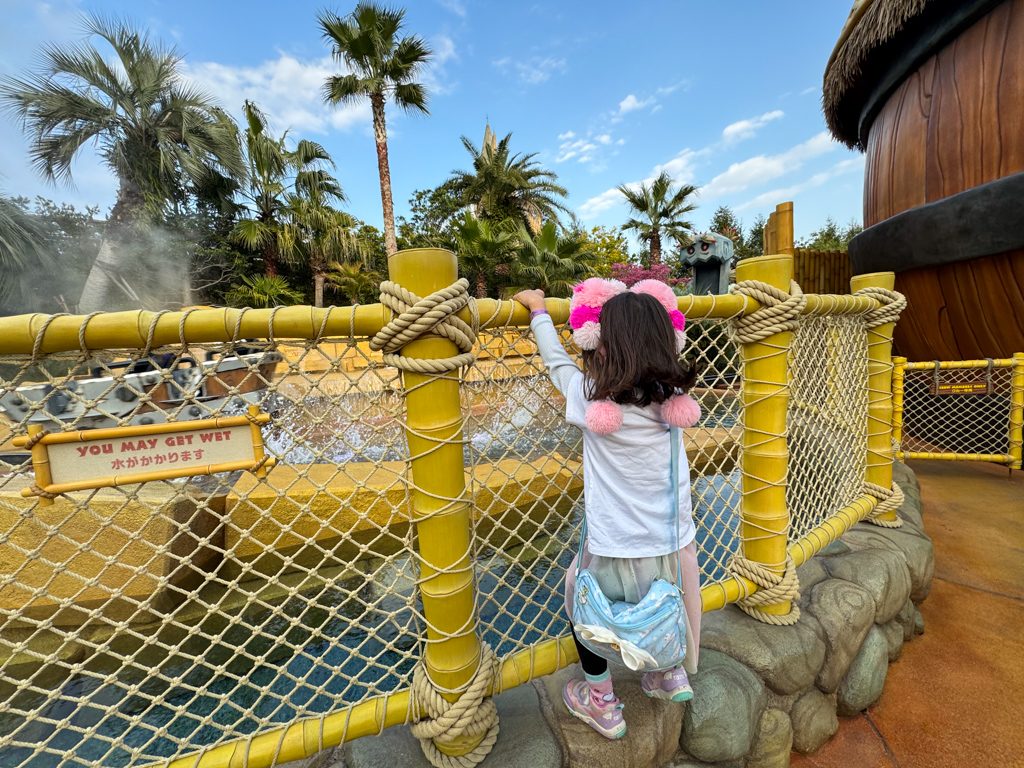 Child looking at Mine Cart Madness at Universal Studios Japan