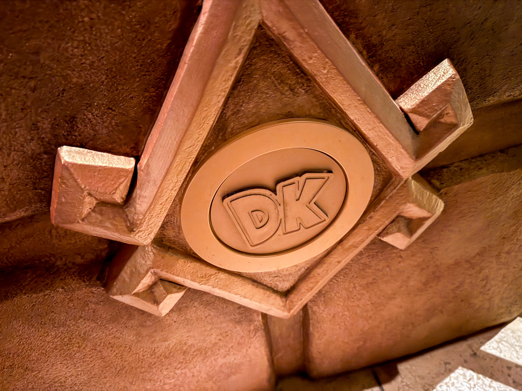 power-up band spot at the golden temple at donkey kong universal studios japan