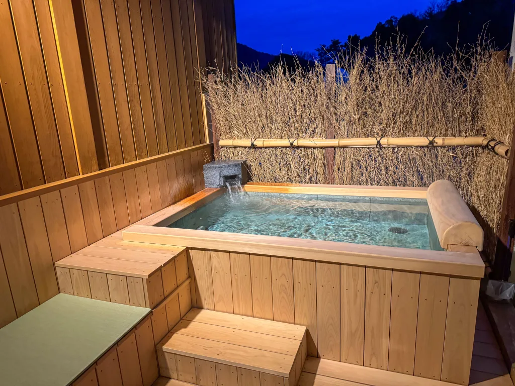 Private open-air bath at Ryokufukaku ryokan at Kinosaki Onsen