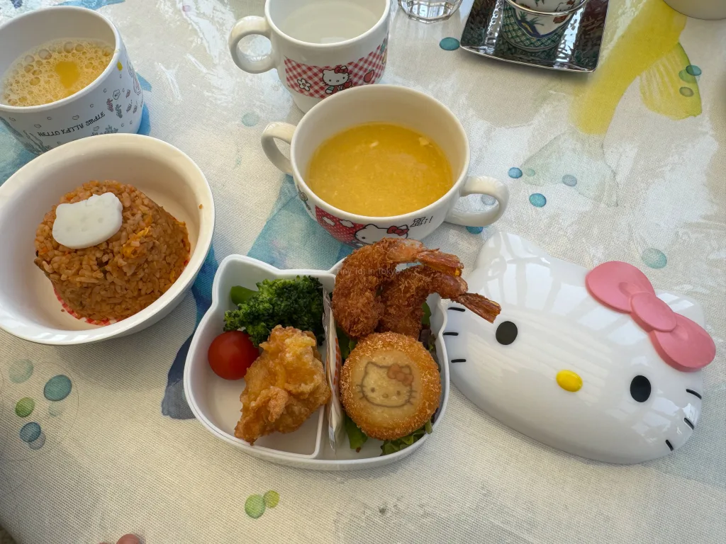 Bento at a restaurant in Hello Kitty Smile 