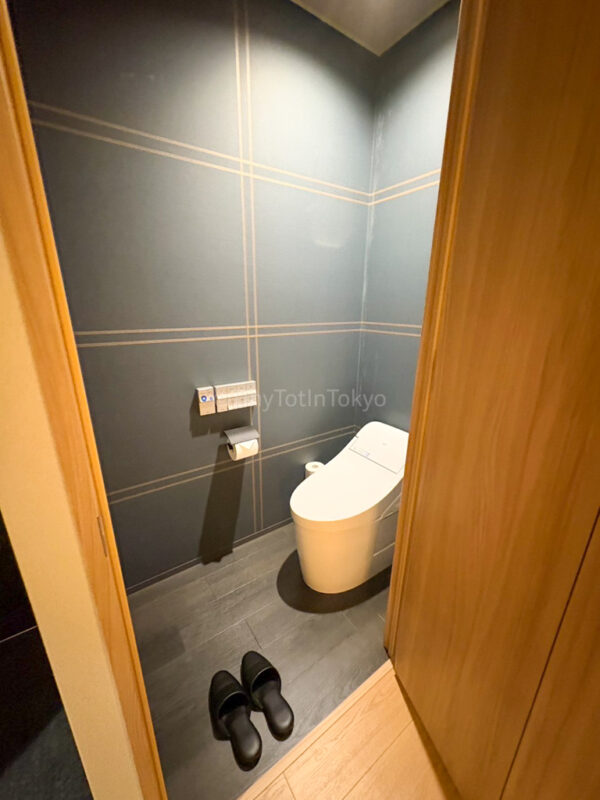 toilet at omo5 gotanda