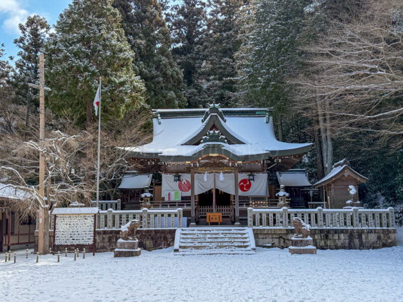 Tosen Shrine in arima onsen in winter