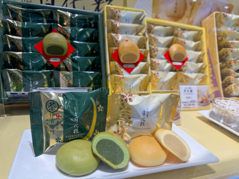 Tsukigesho Osaka Milk manju souvenirs
