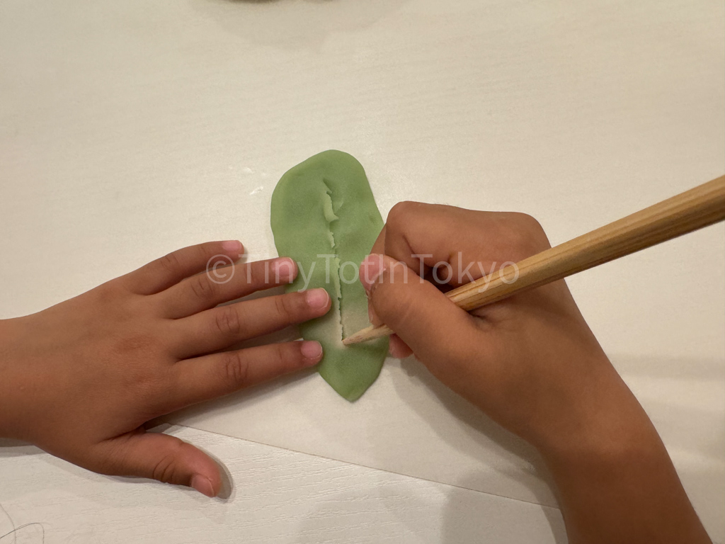 making leaf namagashi with kids