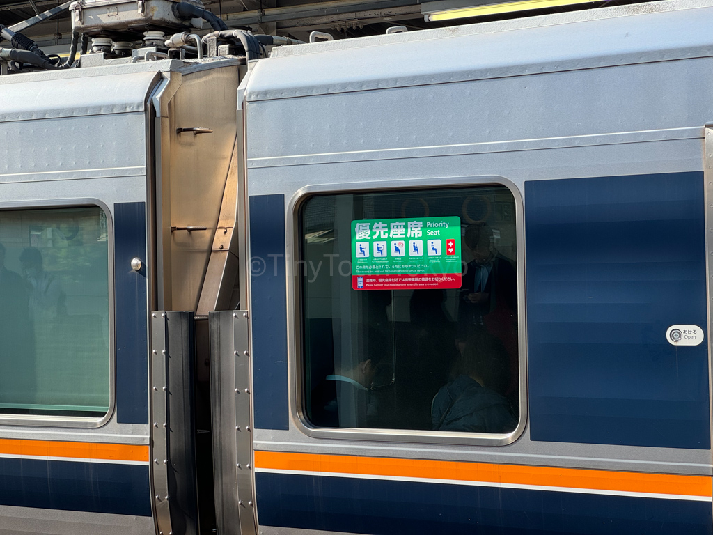 priority seating on Japanese train sign