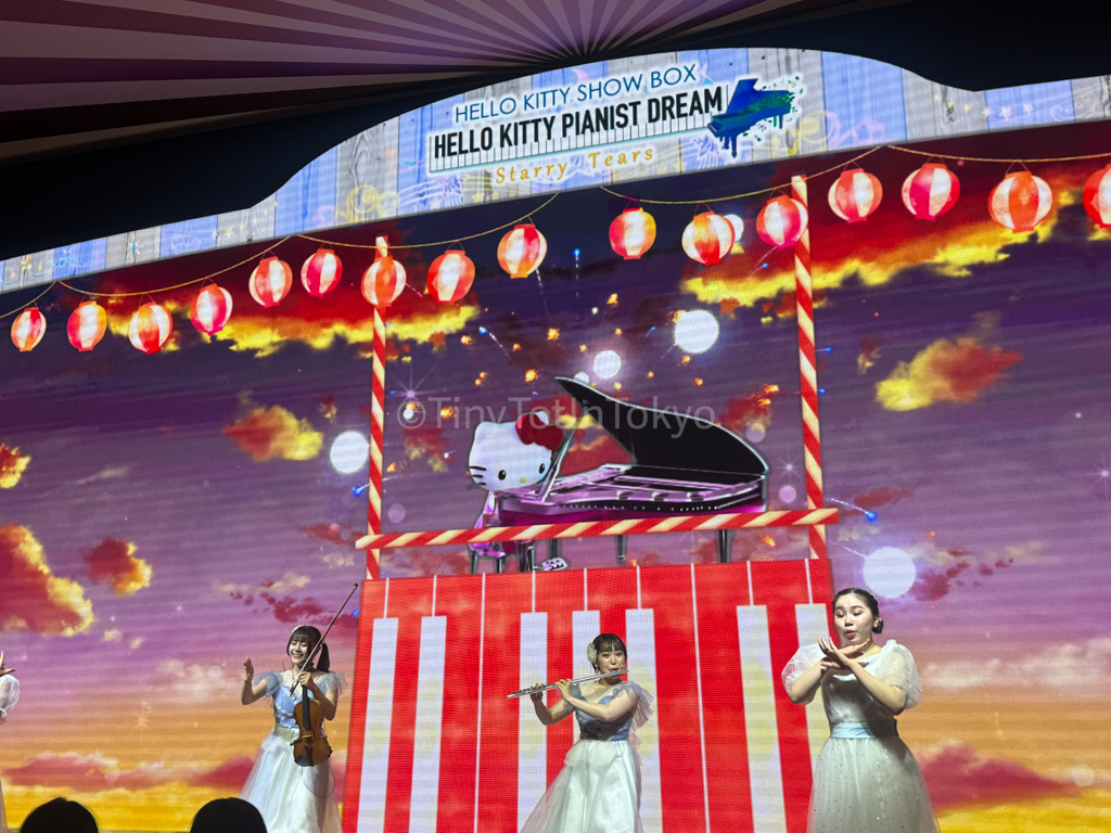 Live show at Awaji Island Hello Kitty Show Box