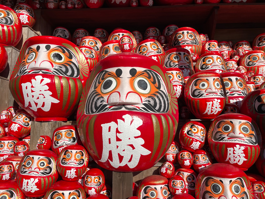 Kachi Daruma at Katsuoji Temple