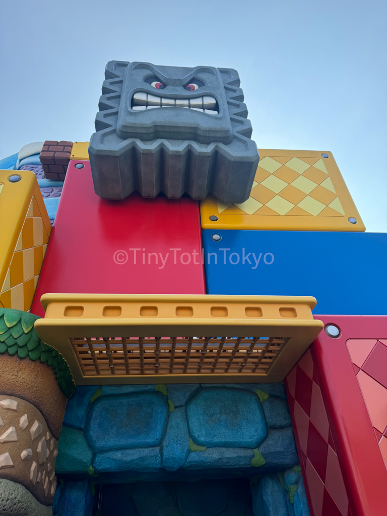 thwomp at super nintendo world