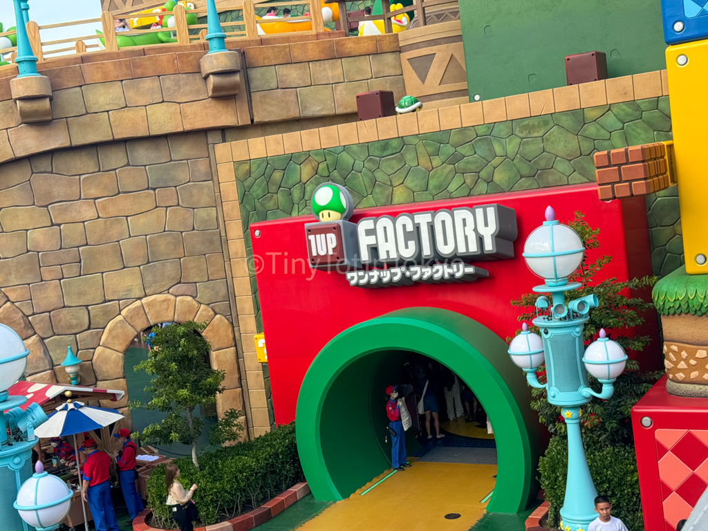 1UP Factory souvenir shop at Super Nintendo World