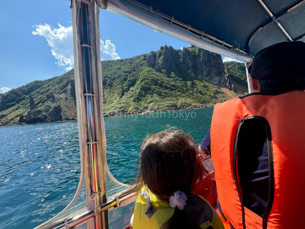 glass boat ride with kids in otaru hokkaido 