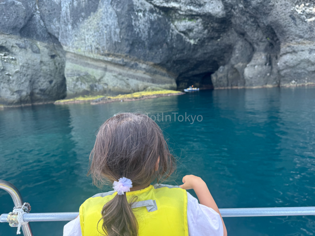 Glass boat ride with kids in Otaru Hokkaido