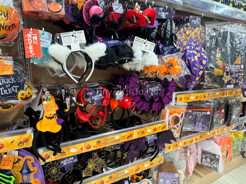 100 yen store Halloween costumes