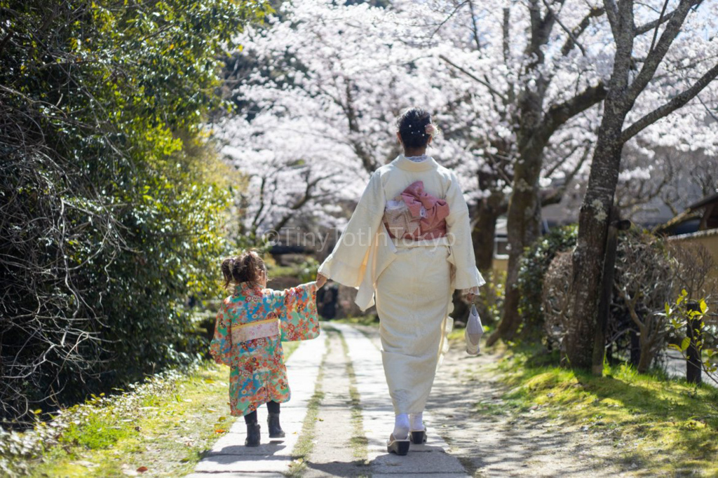 woman and child in kimono in Japan