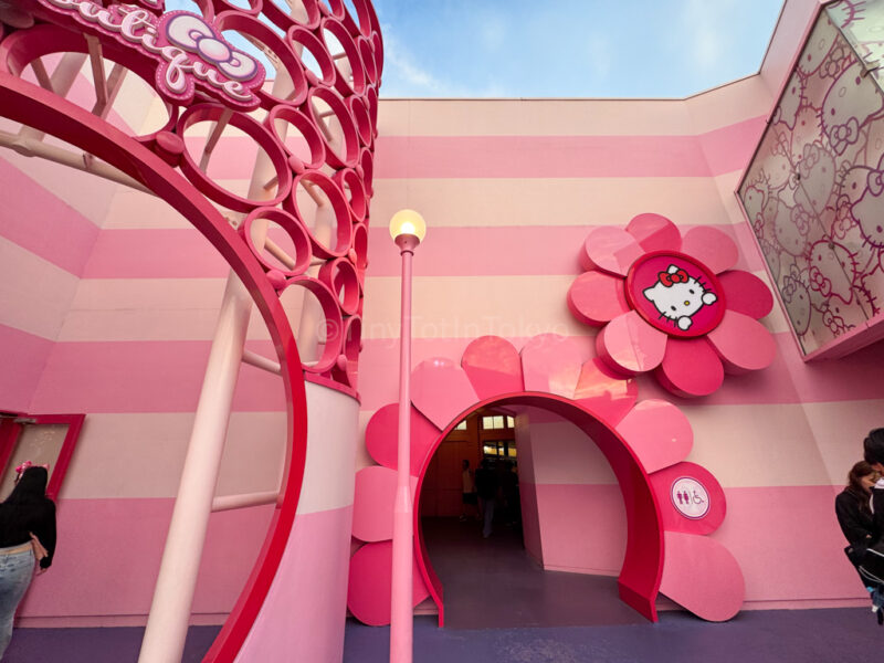 path to zombie free way out at universal studios Japan's Halloween event