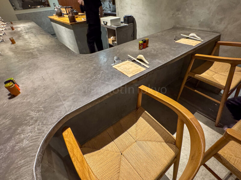 noodle shop rennousuke seating 