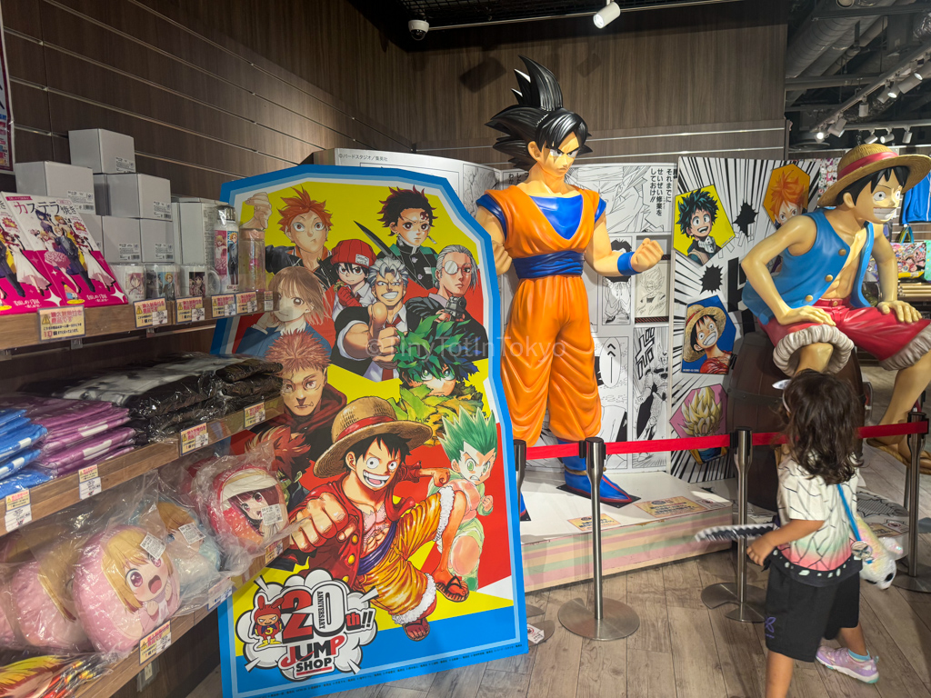 Goku and Luffy at JUMP Shop in Osaka Umeda 