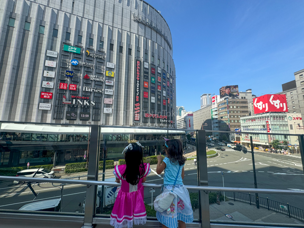 Two kids in umeda osaka