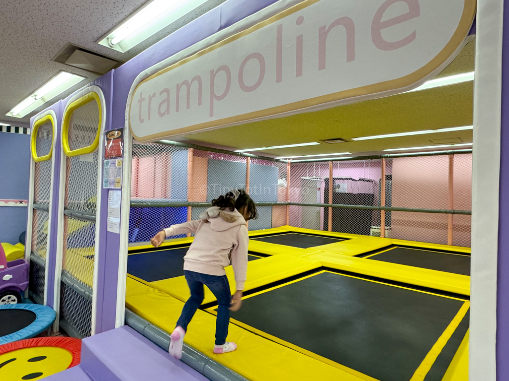 Trampoline at PLUS KIDSLAND ACADEMY in japan