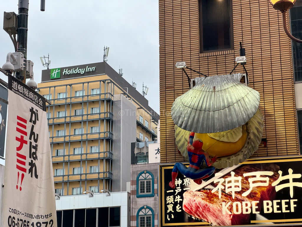 Spiderman on a Clam in Dotonbori 