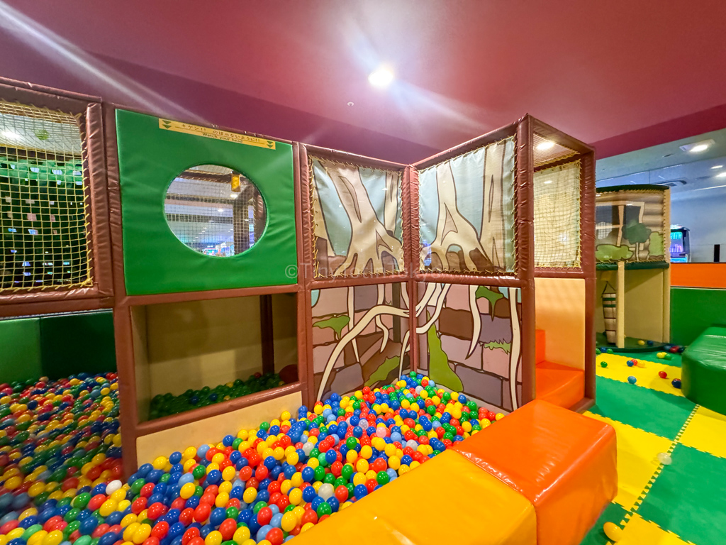 Indoor playground at Round 1 Spo-cha