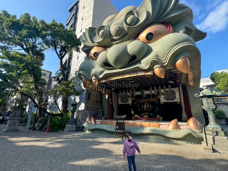 A child in front of Namba Yasaka Shrine