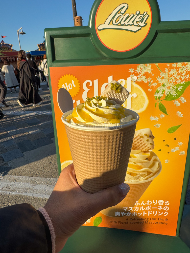 Hot elderflower drink Christmas at Universal Studios Japan