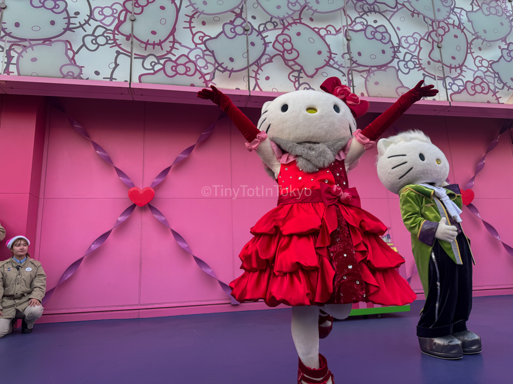 Hello kitty at Christmas at Universal Studios Japan