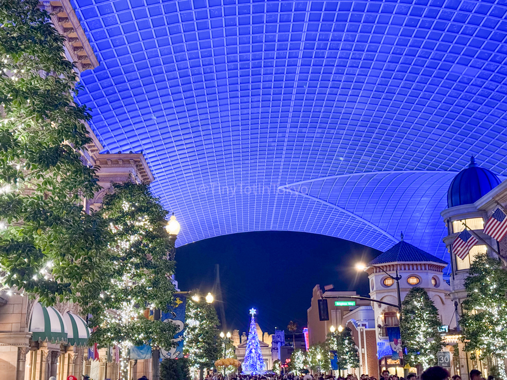 Christmas tree at night at Universal Studios Japan