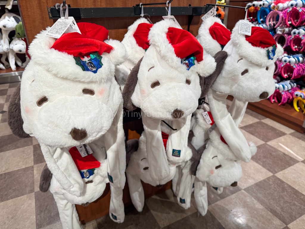 Snoopy Christmas hat at Universal Studios Japan