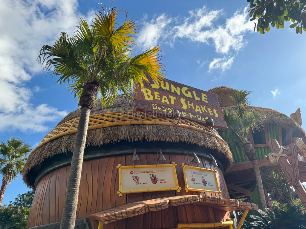 Jungle Beat Shakes Drinks at Donkey Kong Country