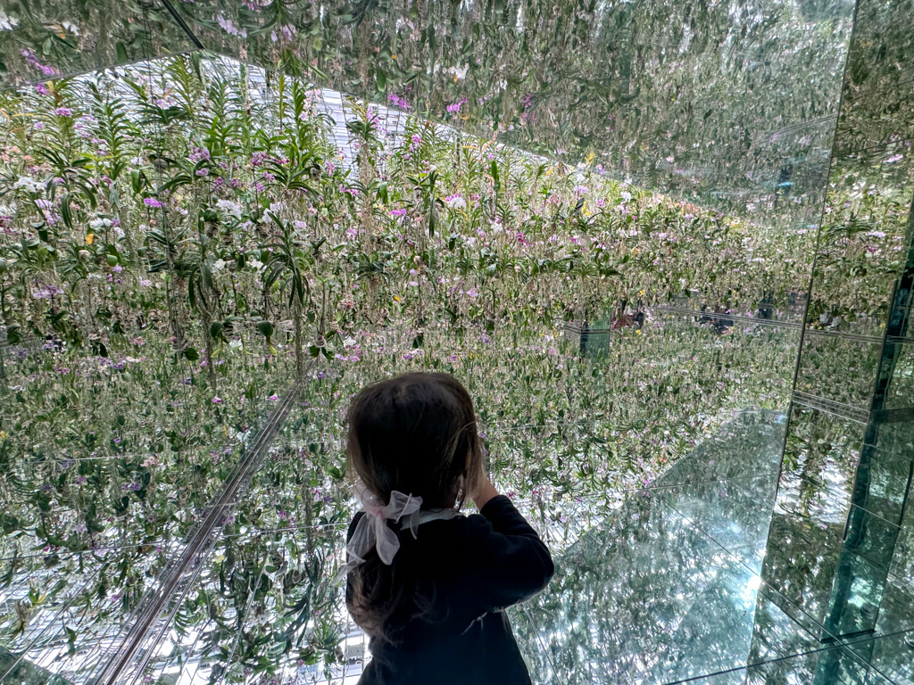 flower room at teamlab planets