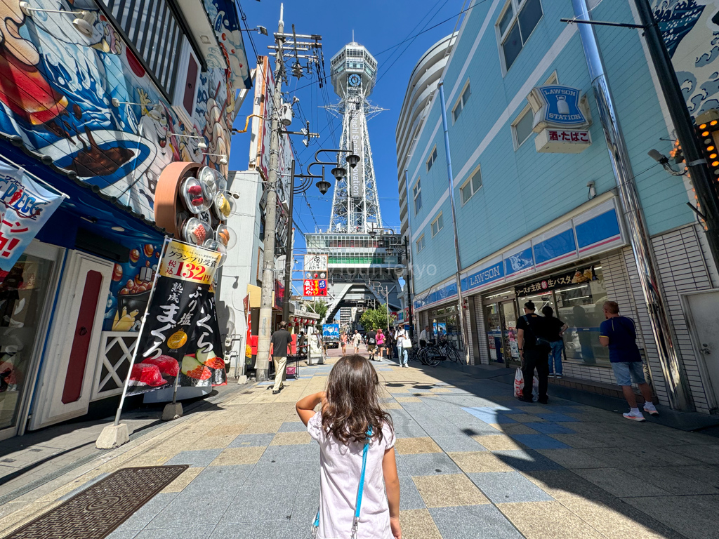 Child looking at Tsutenkaku Tower in Osaka