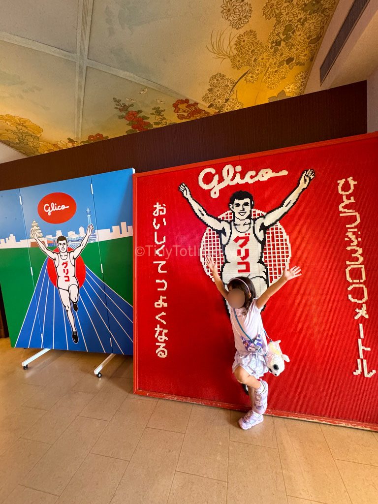 Glico Running Man at Tsutenkaku Tower in Osaka