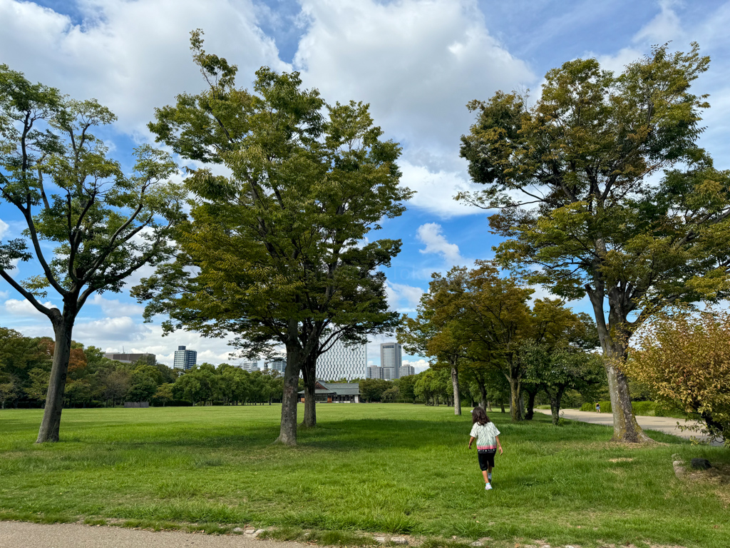 Child at Osaka Castle Nishinomaru Garden