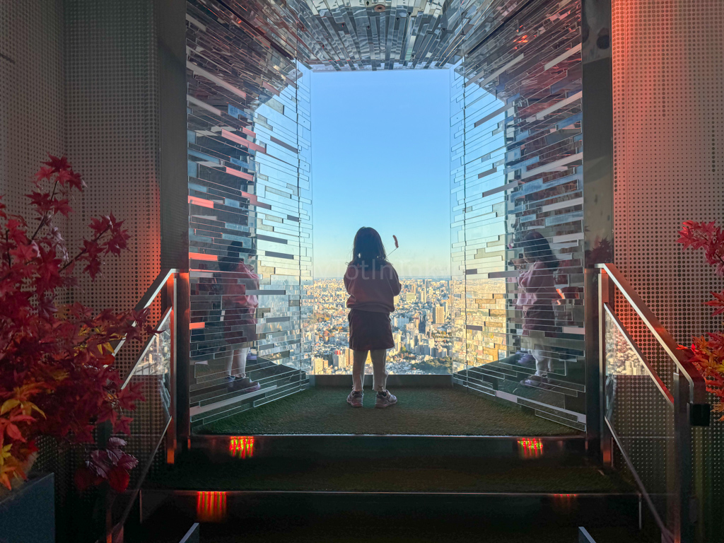 A child in sunshine city's observatory in Ikebukuro