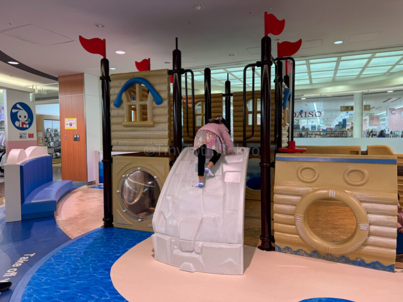 Playground in Nishimatsuya in Odaiba