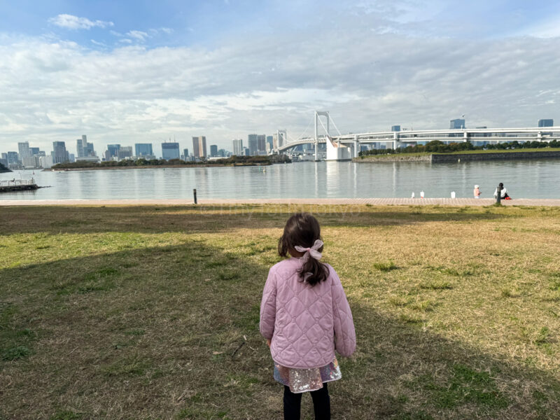 a child at odaiba marine park