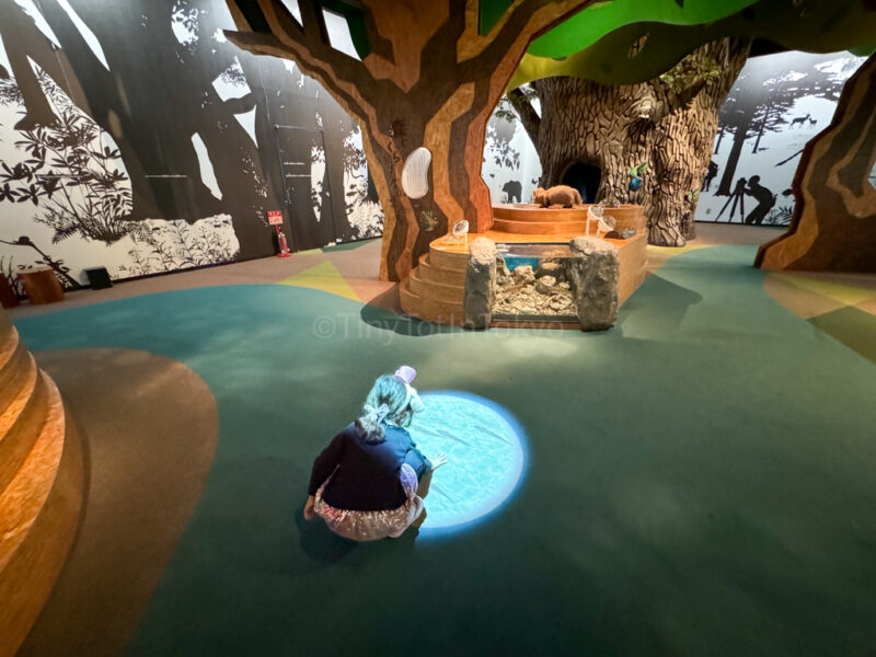 a child in the tokyo water science museum