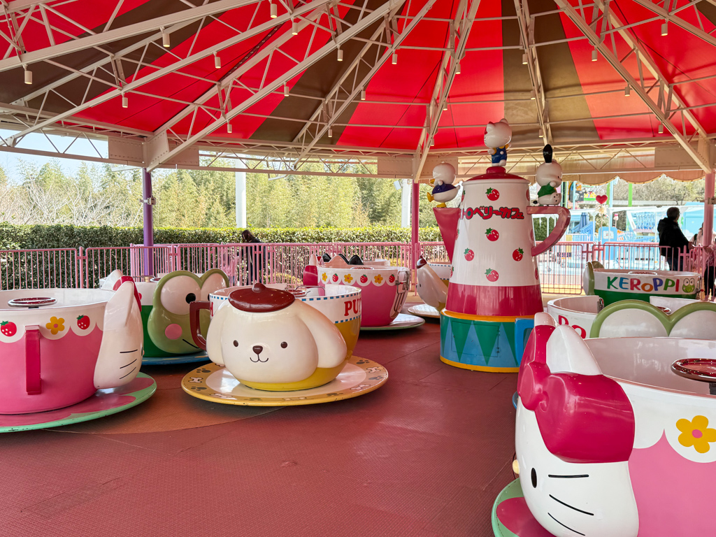 strawberry teacup ride at harmonyland