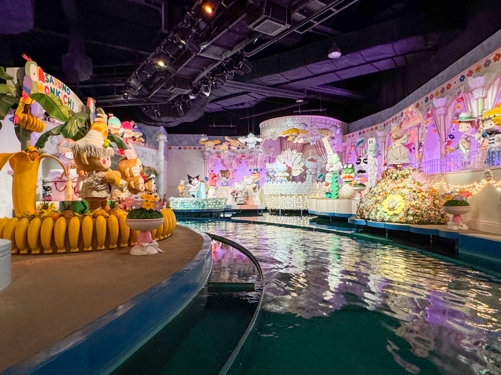 Hello kitty in the harmonyland boat ride