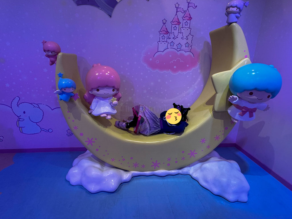 Kiki and Lala Twinkling Studio moon photo spot