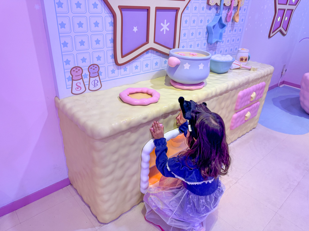 Kiki and Lala interactive photospot at sanrio puroland