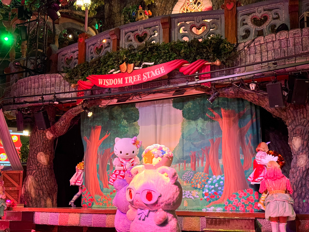Mewkle Dreamy March show at sanrio puroland