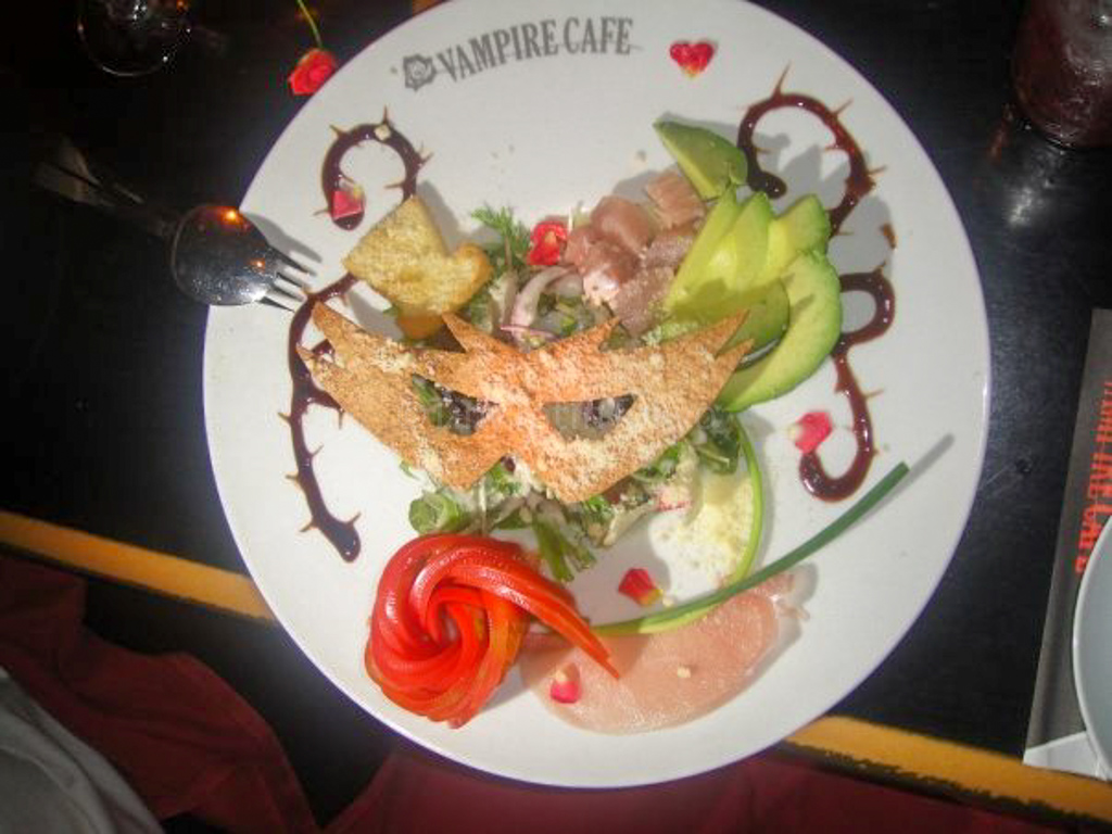 salad at vampire cafe in tokyo-2
