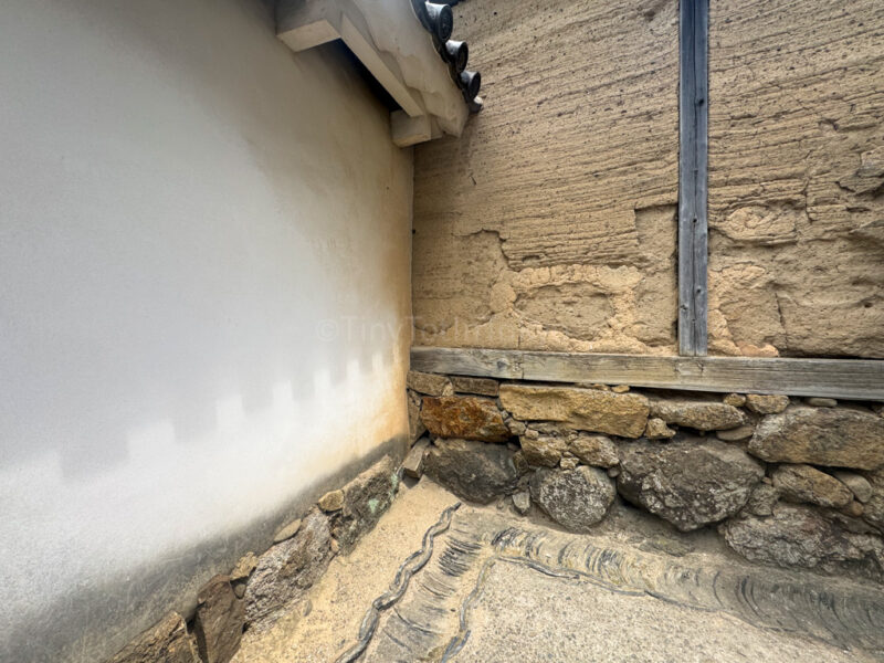Stone and clay walls at himeji castle