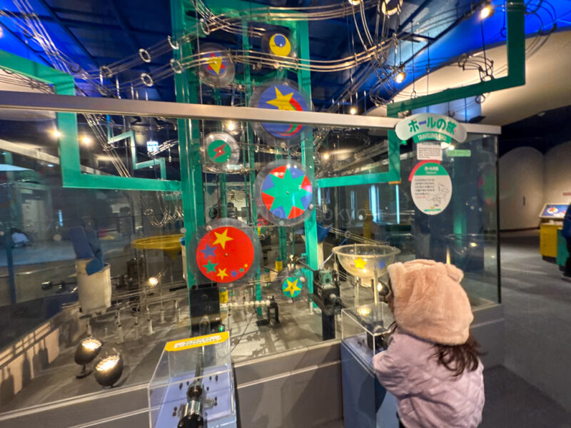 a child looking at a display at the 5-Days Children's Cultural Science Museum Hiroshima