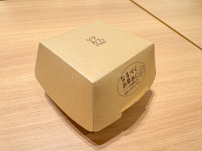 rikuro cheesecake slice in a box at itami airport