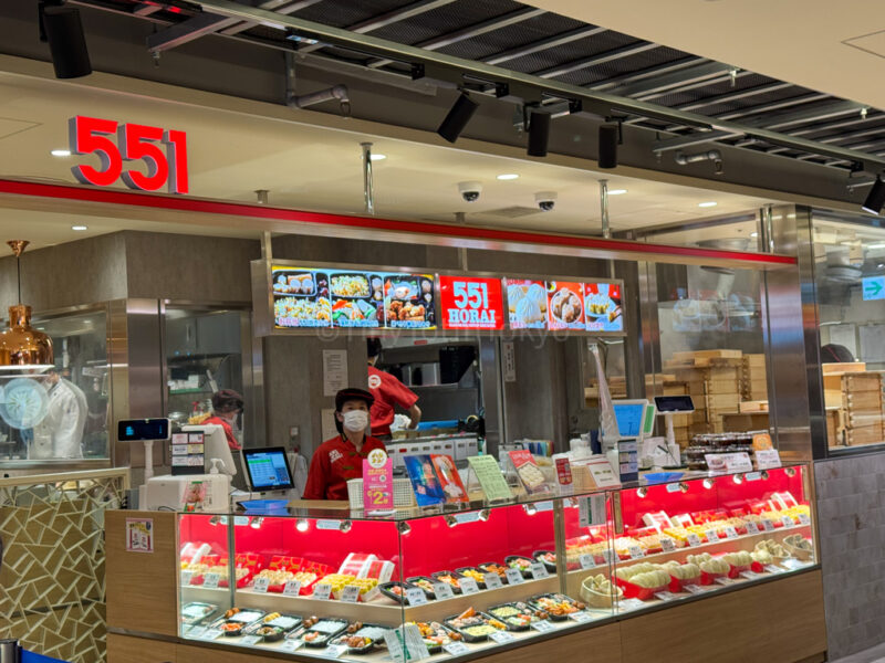 a takeout restaurant for 551 Horai